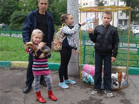 Клуб Лелека семья Логиновых. В семье пластиковую пеосуду все привыкли опускать в контейнер для пластиковой посуды! Она идет в переработку!