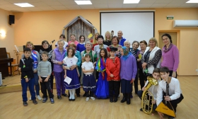 Единороссы Митино поздравили жителей Комплексного социального жилого дома