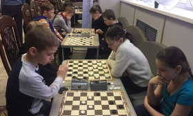 В Хорошево-Мневниках определили лучшего игрока в шашки
