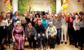 Муниципальные депутаты-единороссы Покровского-Стрешнево поздравили жителей с Днем пожилого человека