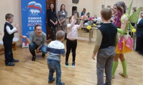 Единороссы Покровского-Стрешнева устроили праздник для «солнечных» детей