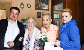 Единороссы СЗАО поздравили супружеские пары с Днем Семьи, Любви и Верности.
