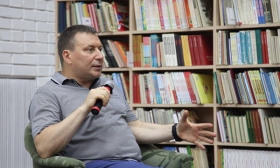 «В контакте с депутатом»: Андрей Метельский ответил на вопросы молодежи ВАО Москвы