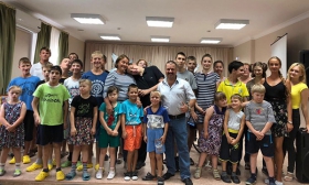 Депутаты оказали адресную помощь Центру содействия семейному воспитанию «Наш дом»