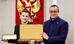 Председатель Мосгордумы наградил старшеклассника за спасение жизни пассажира