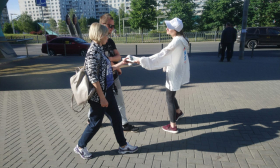 Активисты партии «Единая Россия» провели пикеты в районах СЗАО