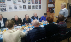 Партийцы района Строгино организовали памятный вечер для ветеранов.