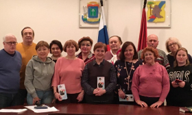 Единороссы поздравляют с 8 Марта своих активистов.