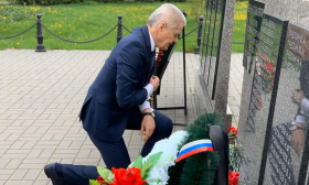 Депутат Госдумы Геннадий Онищенко почтил память павших в Великой Отечественной войне