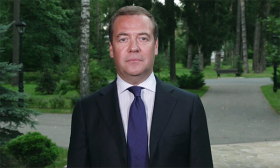 Дмитрий Медведев: Педагоги помогают получать знания и добиваться первых в жизни успехов и личным примером показывают, как много значат взаимное внимание, уважение и справедливость