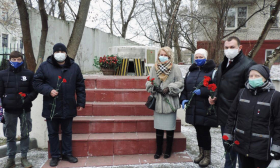 В Северо-Западном административном округе возложили цветы у линии обороны Москвы