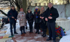 В районе Покровское - Стрешнево волонтёры вместе с муниципальными депутатами провели патронатные акции к памятникам и местам боевой славы района